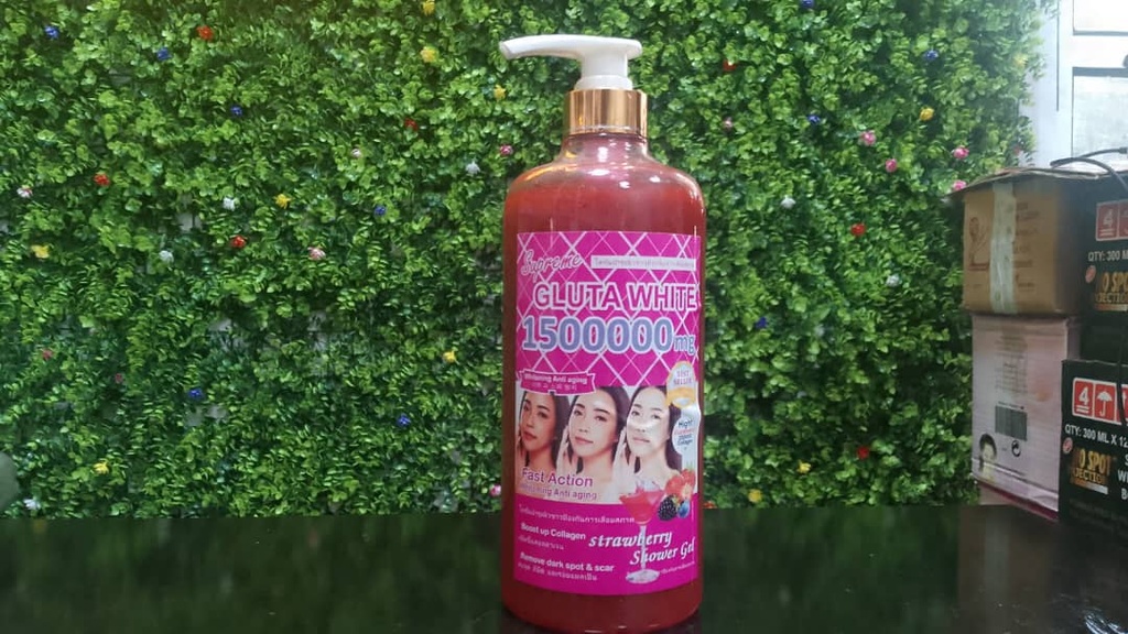 SUPREME GLUTA WHITE STRAWBERRY 1500000mg BODY WASH